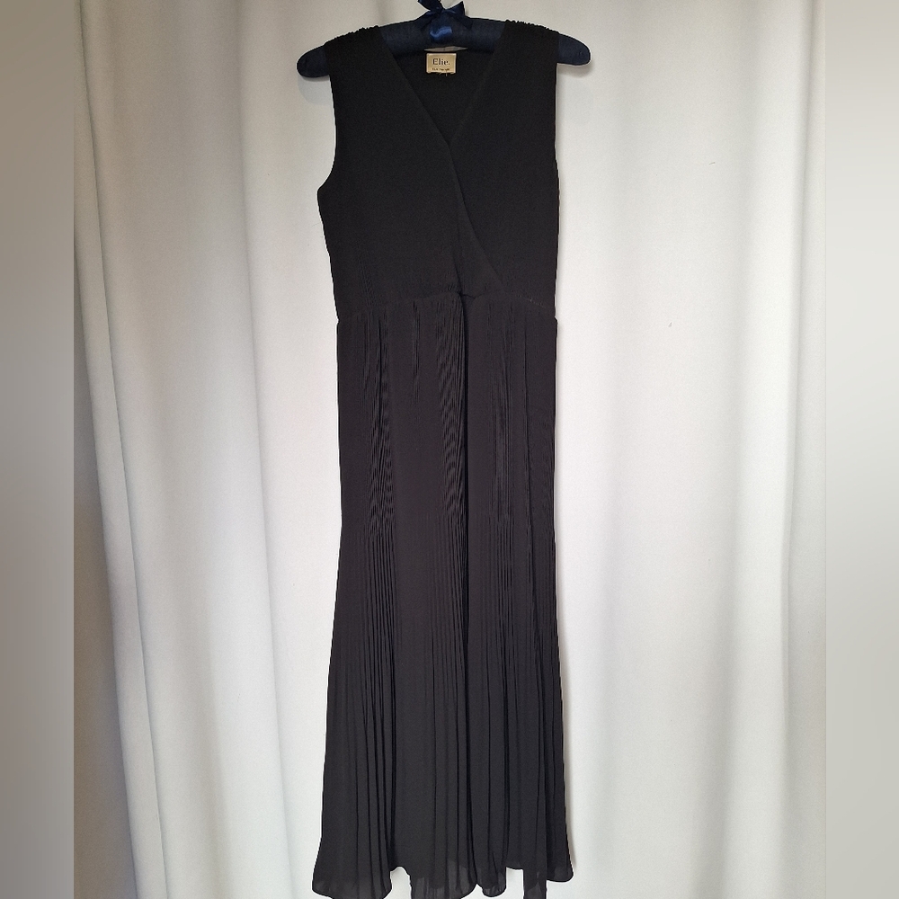 Elie Tahari Elegant Accordion Black Maxi Dress
